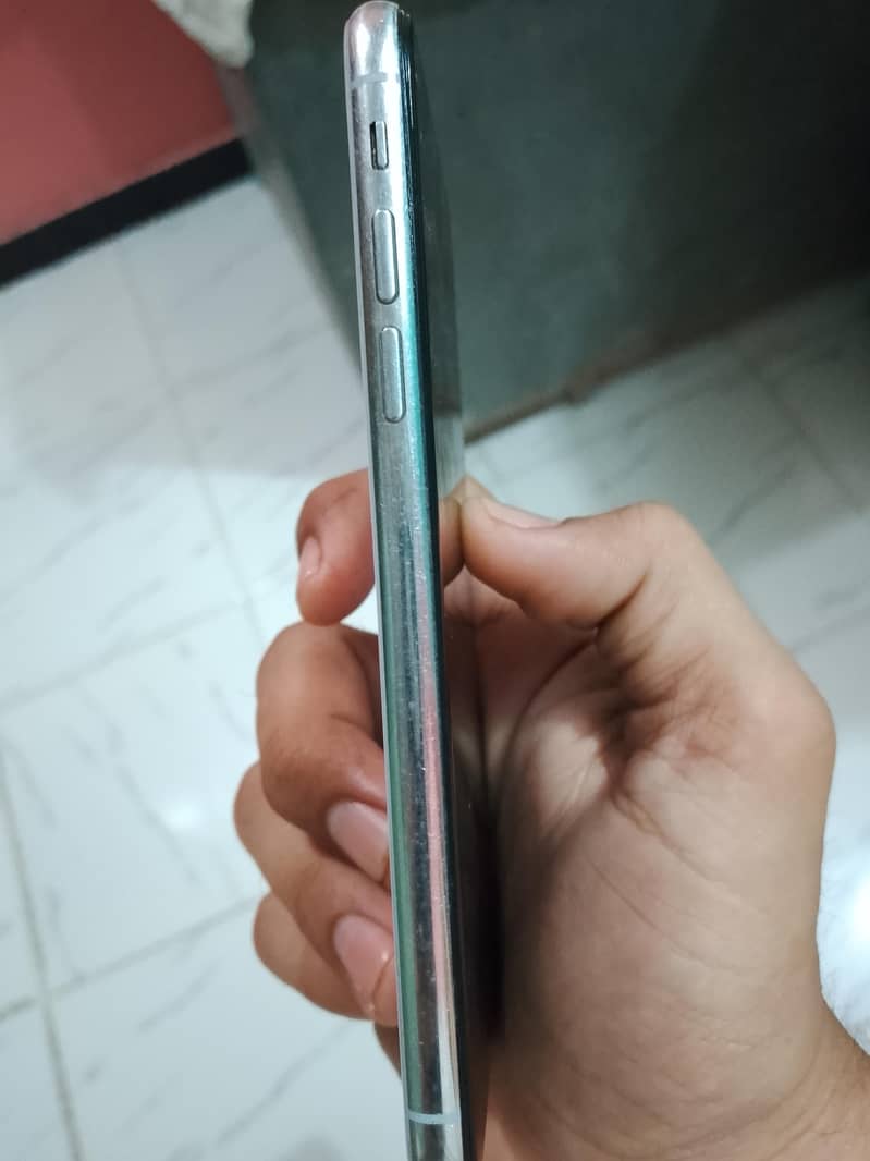 Apple iPhone X 6