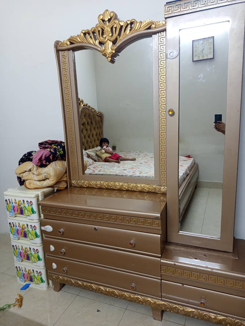 Bed and dressing 3
