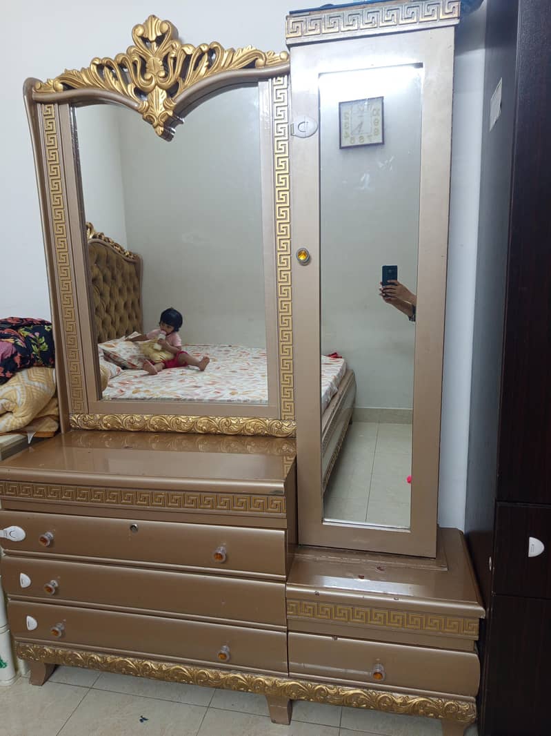 Bed and dressing 4