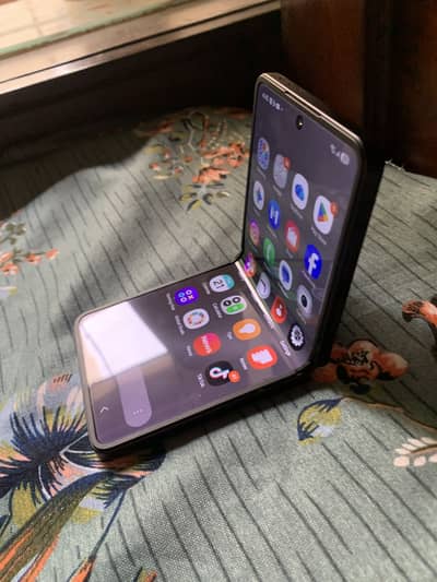 Samsung Mobile Z Flip 7