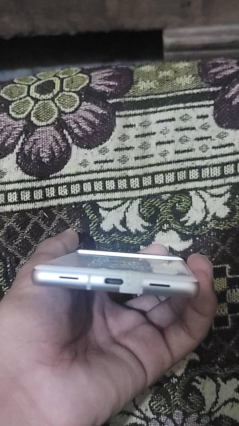 Google Pixel 7a 4