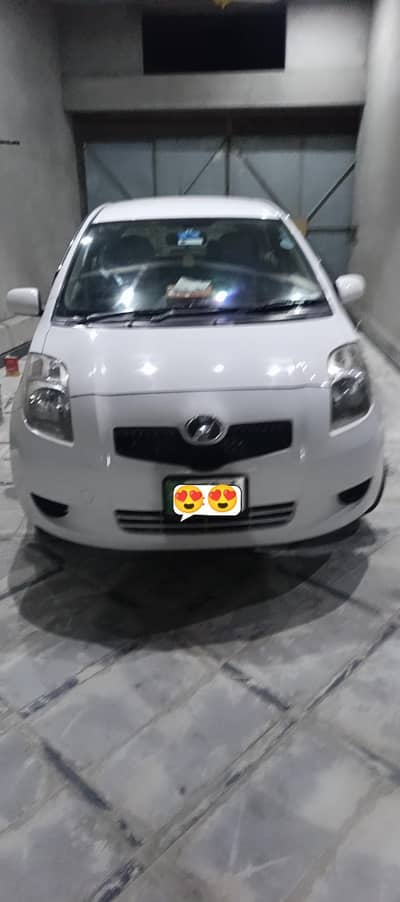 Toyota vitz  totally janvine colour