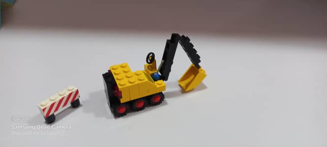 Vintage Legoland set in mint condition. does not include minigure