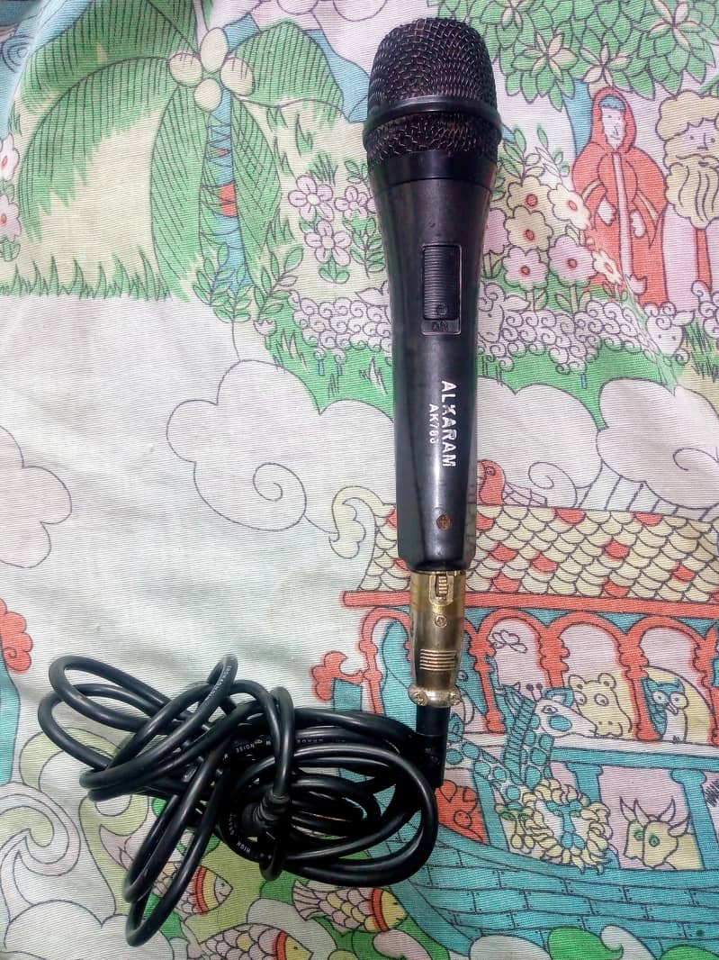 HiFi WIRED DYNAMIC MICROPHONE 1