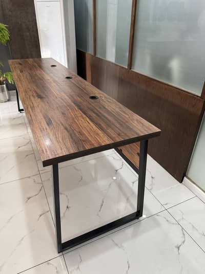 Office table - Excellent condition