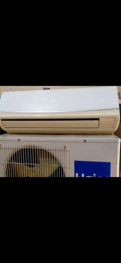 1 ton ac for sale. Excellent condition/ No fault just gas refil needed