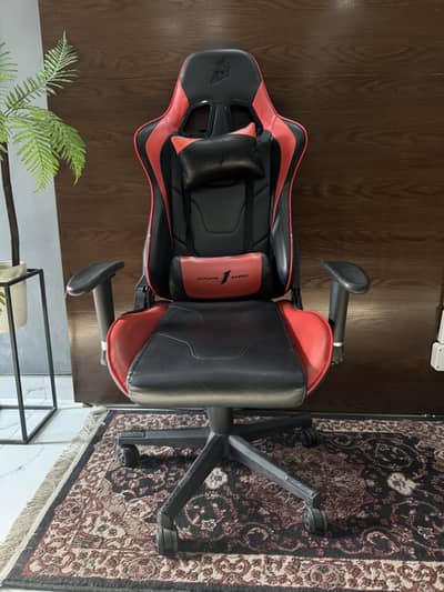 Gaming chair - 9/10 condition
