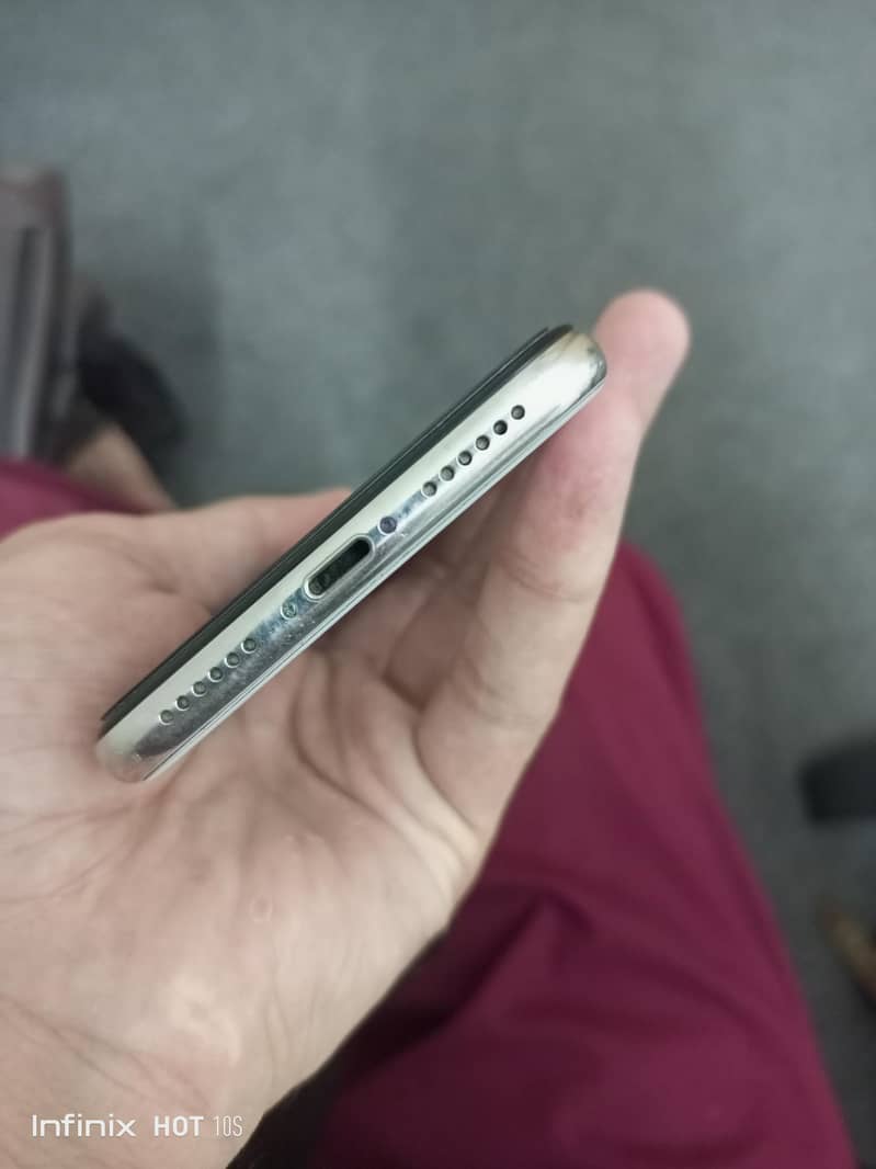 Apple iPhone X 3
