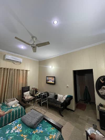 7 MARLA FIRST FLOOR HOT LOCATION