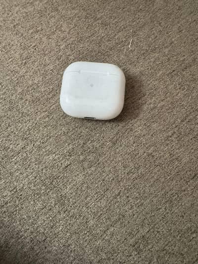 AIRPODS 1 GEN COPY VERY GOOD CONDITION ONLY FOR 3999