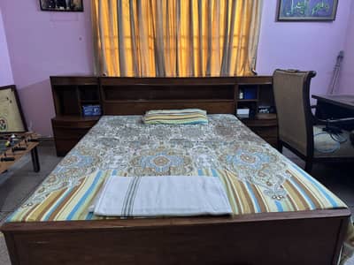 Sheesham queen size bed set with MoltyFoam matress