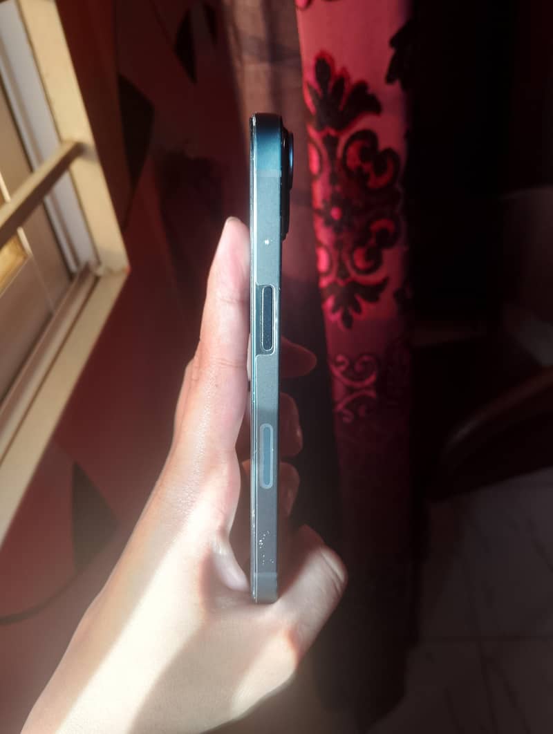 Apple iPhone 13 4