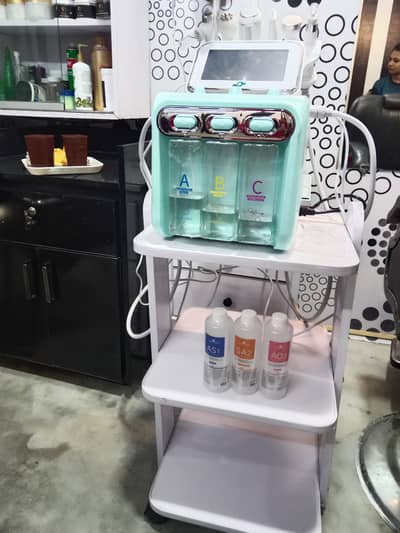 Hydra facial for sale excellent condition 9/10 Price. 75000
