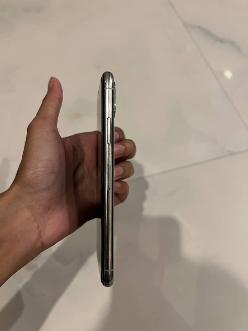Apple iPhone X 3