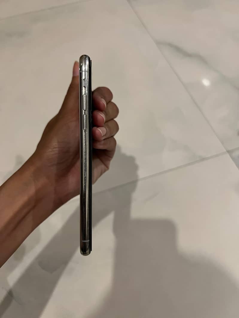 Apple iPhone X 5