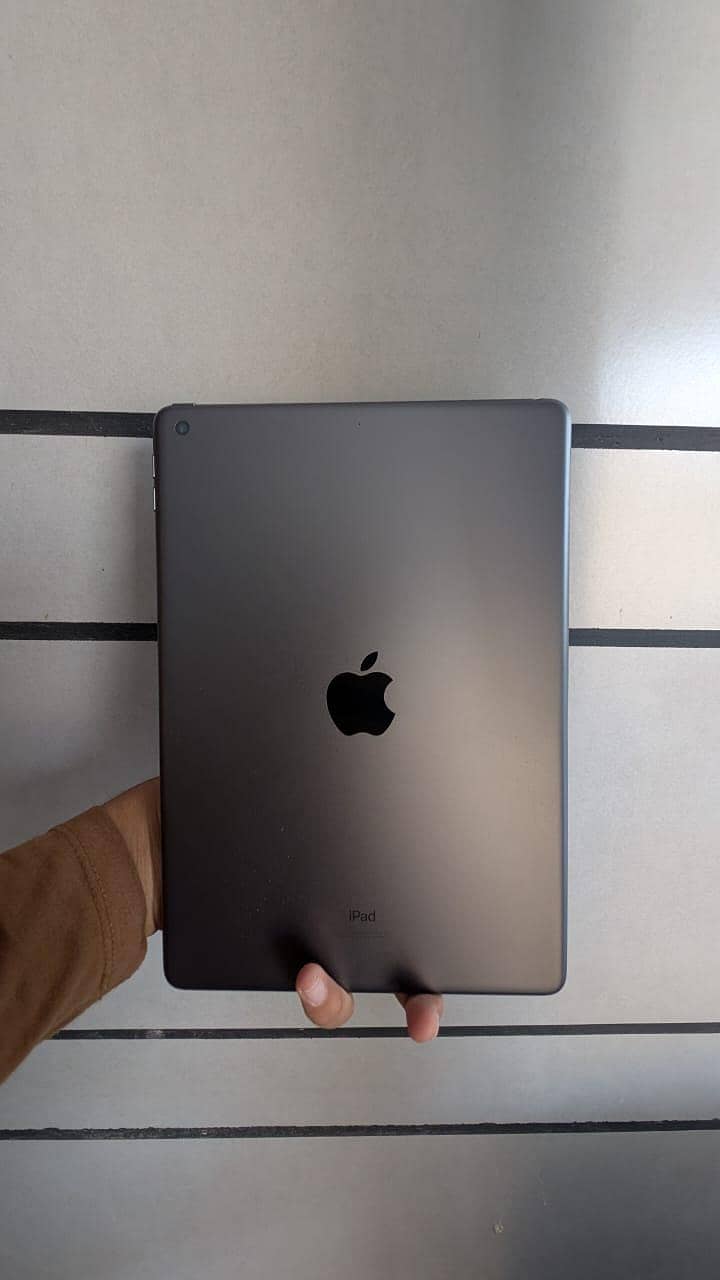 iPad 9 generation 64gb 7