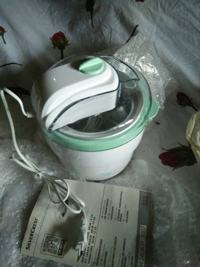 Ice cream maker