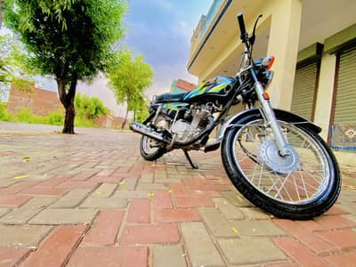 Honda 125 black