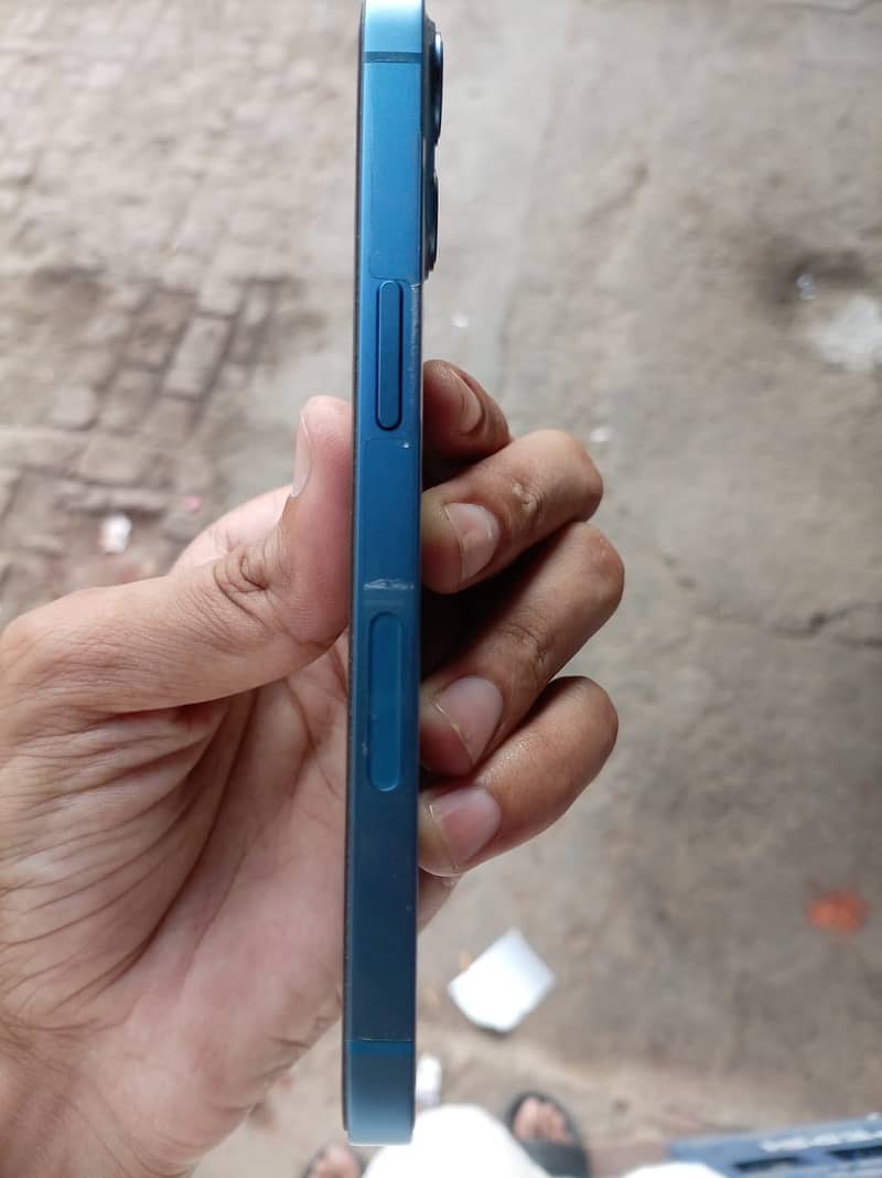 Apple iPhone 13 4