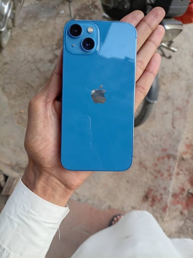 Apple iPhone 13 5