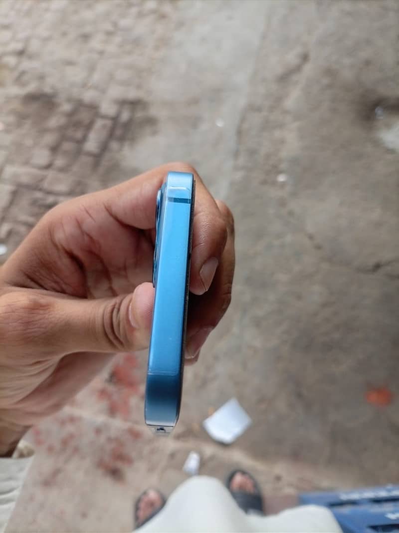 Apple iPhone 13 6