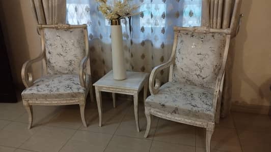 Room Chairs brand new Condition with centre table