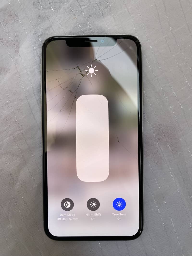 Apple iPhone X 3