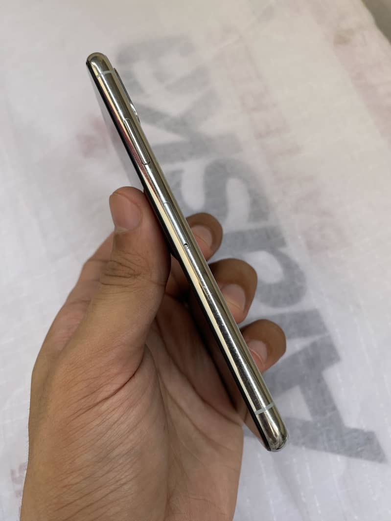 Apple iPhone X 5
