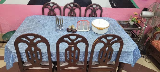 Big dining table and 6 chairs