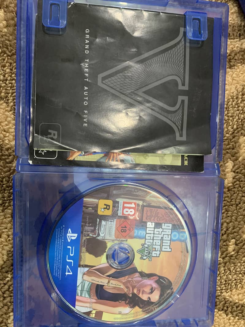 Playstation 4/controllers/CDs 5