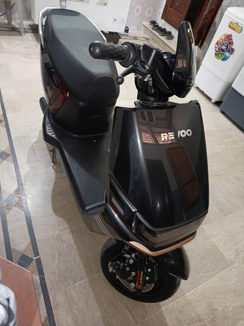 Revoo A12 1