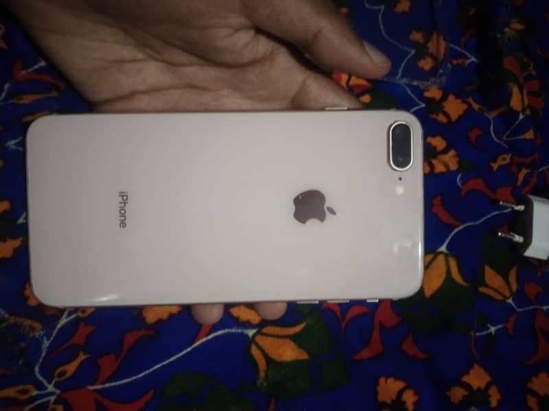 Apple iPhone 8 Plus 1