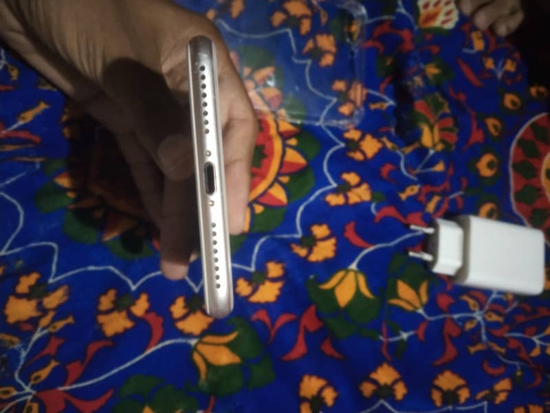 Apple iPhone 8 Plus 3