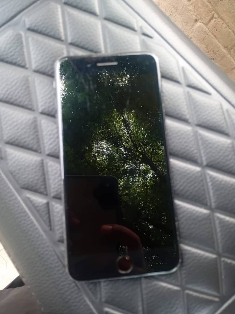 Apple iPhone 7 Plus 0