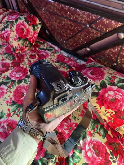 Canon camera 1100D