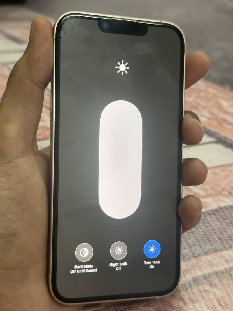 Apple iPhone 13 4