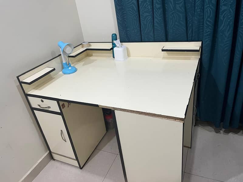 Study + work table 4