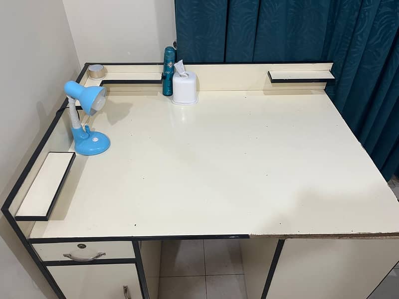 Study + work table 5