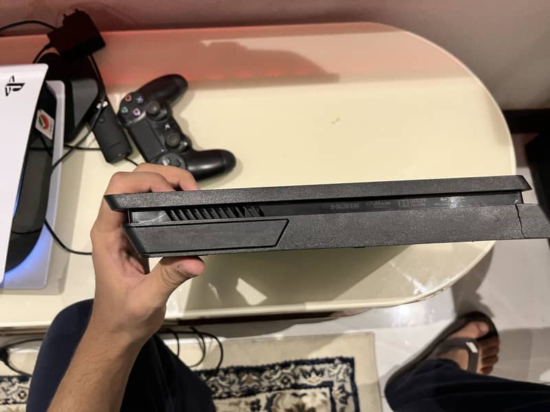PS4 Slim 1