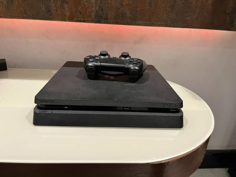 PS4 Slim 4