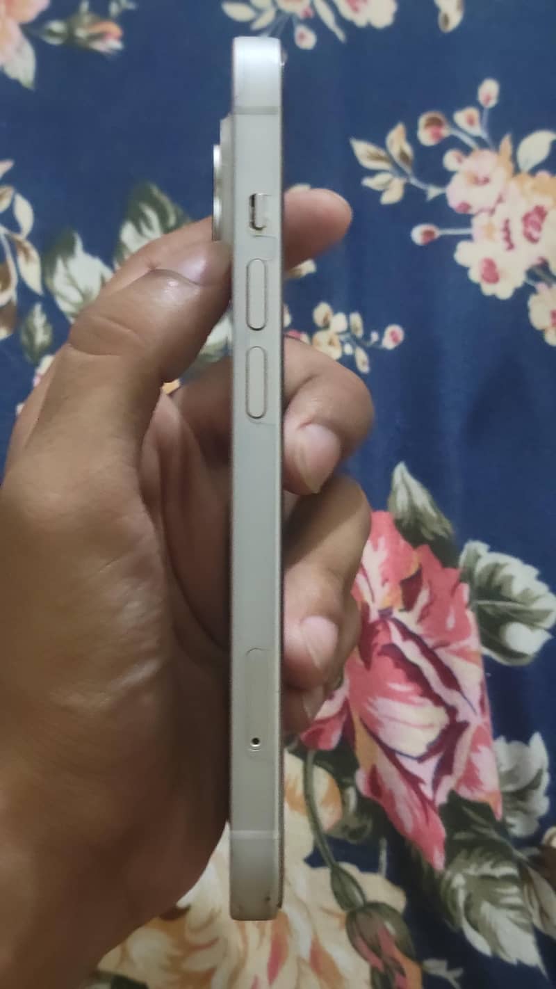 Apple iPhone 14 3