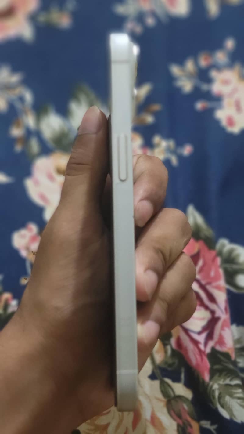 Apple iPhone 14 4