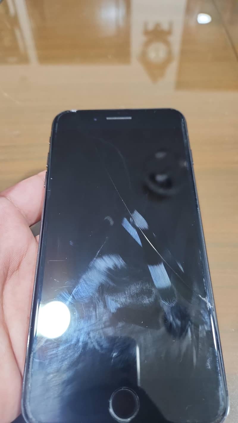 Apple iPhone 7 Plus 1