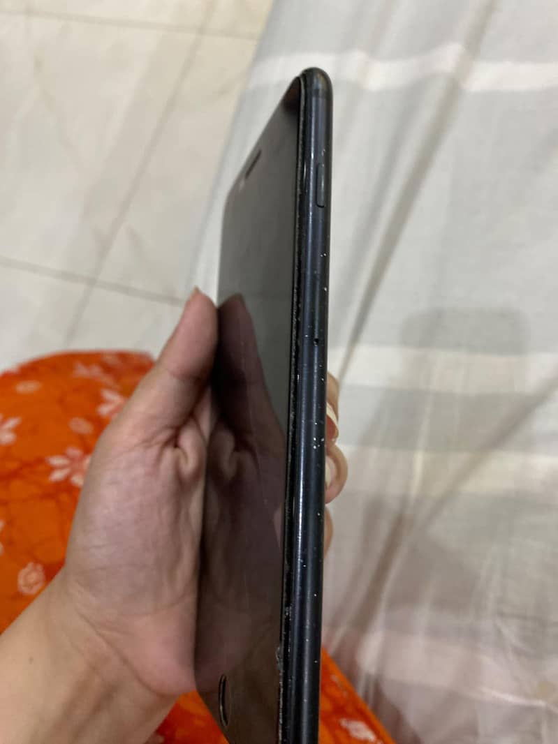Apple iPhone 7 Plus 5
