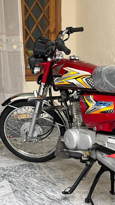 Honda 125 model 25 registerd punjab. available  abbottabad 0333-5311318
