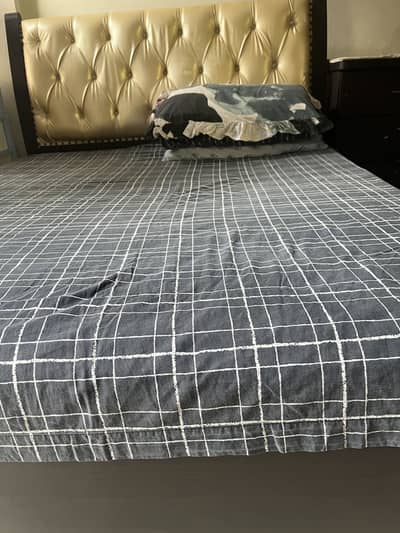 Queen sized bed + ortho mattress + one side table