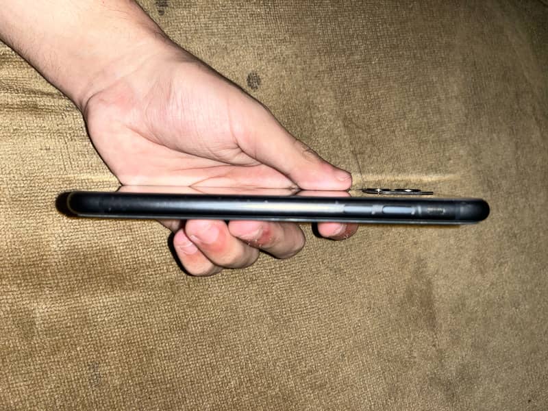 Apple iPhone 11 4