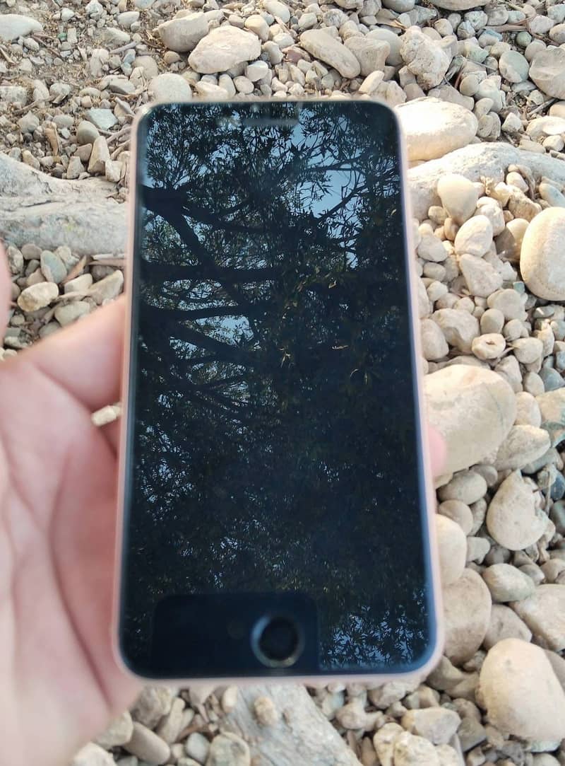 Apple iPhone 8 Plus 1