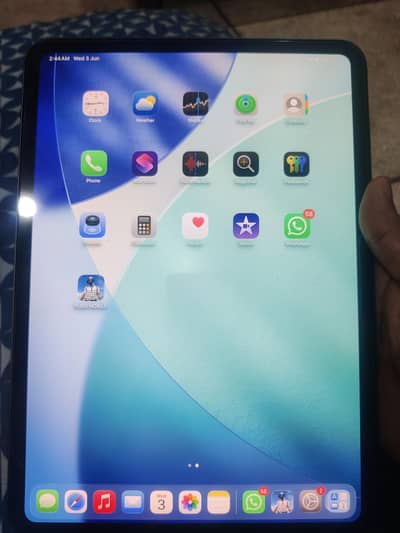 iPad 11 inch m5 256gb 100 health