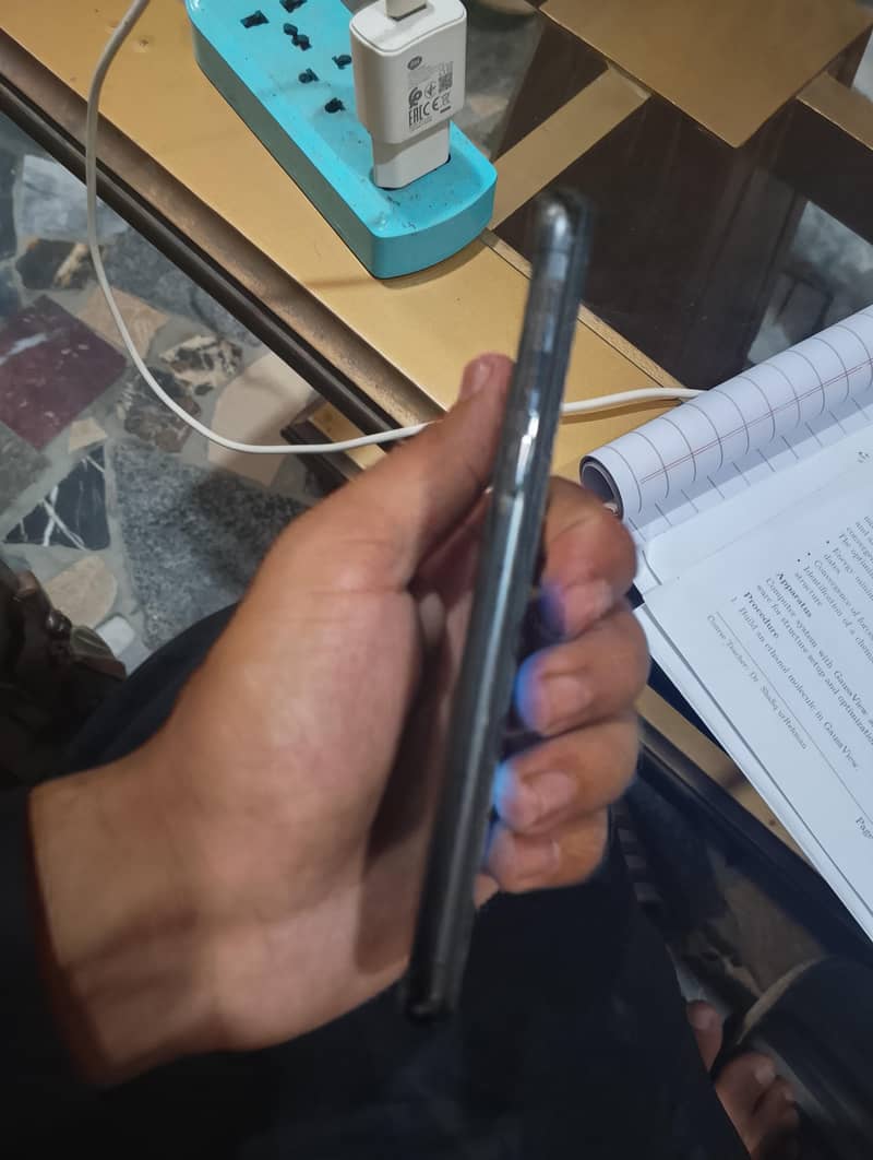 Apple iPhone X 3